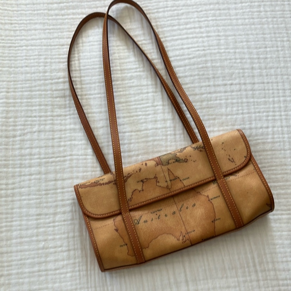 Alviero Martini Women's Bag like new condition!!!🔥map of Australia